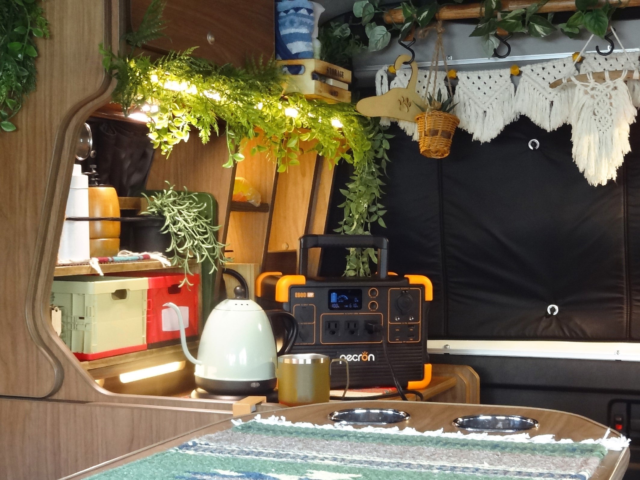 PECRON E600LFPを実機レビュー！長寿命かつ小型で実用性の高いポータブル電源